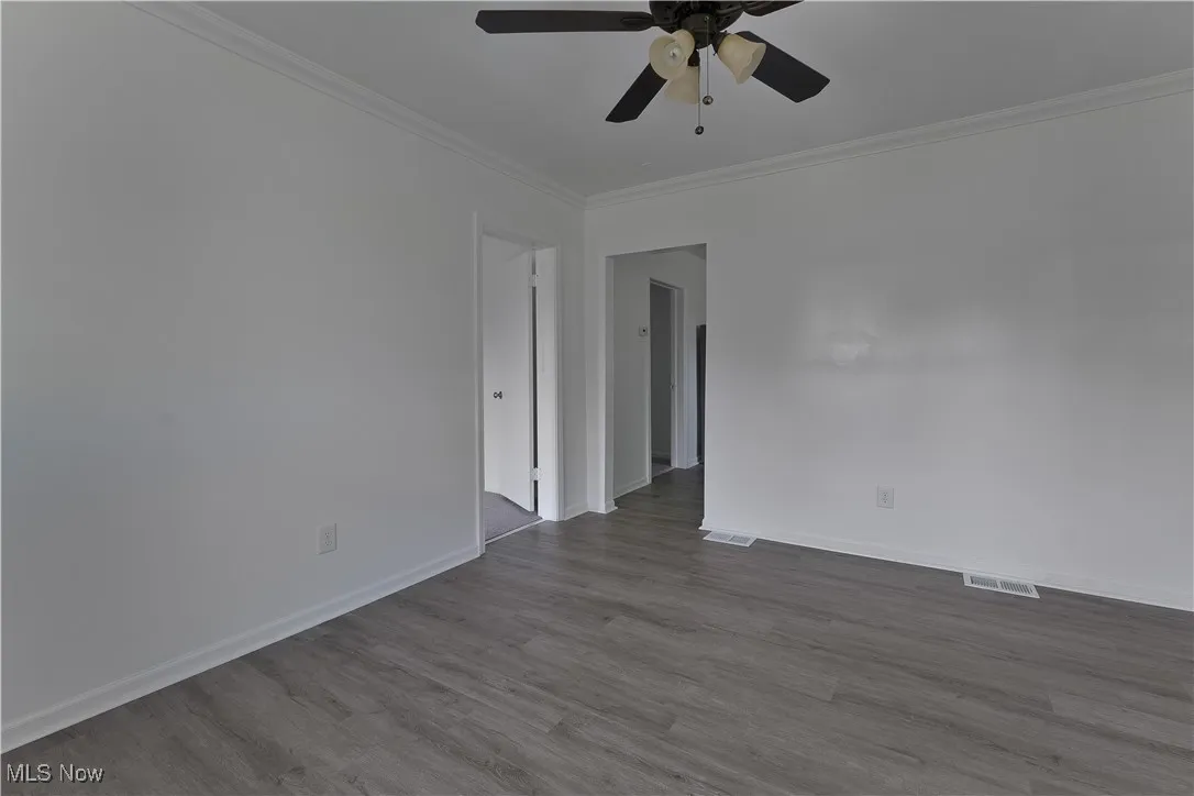REAR HOUSE- LIVING ROOM