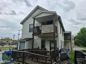 View of front of home featuring a balcony