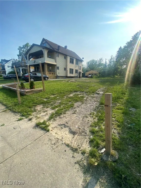 View of the Lot that comes with it