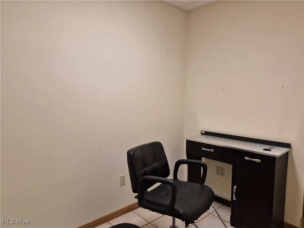 Separate room to utilize or rent out, nail tech, massage