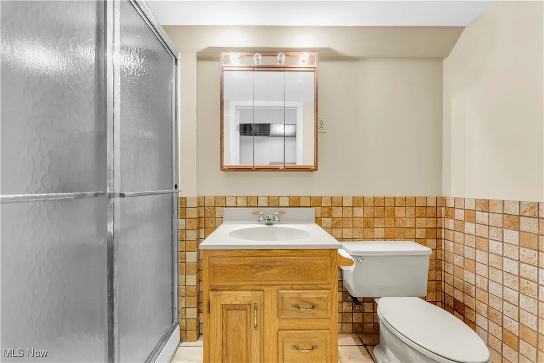 Full bathroom in Basement - Access to backyard from basement so easy to access