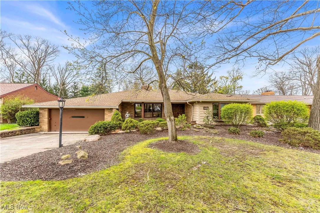 Brick Ranch w/Living Room and Family Room