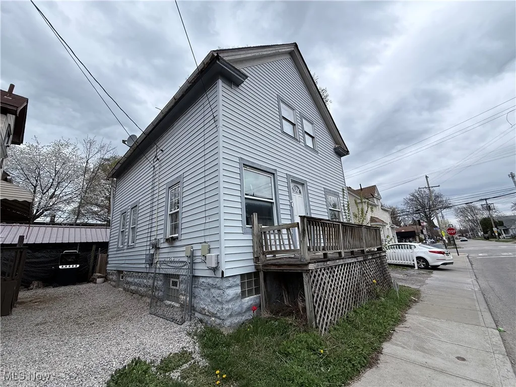 View of side of home