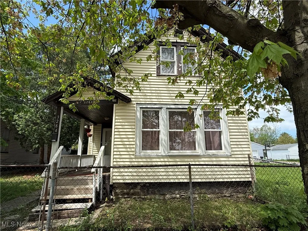View of front of property featuring a porch