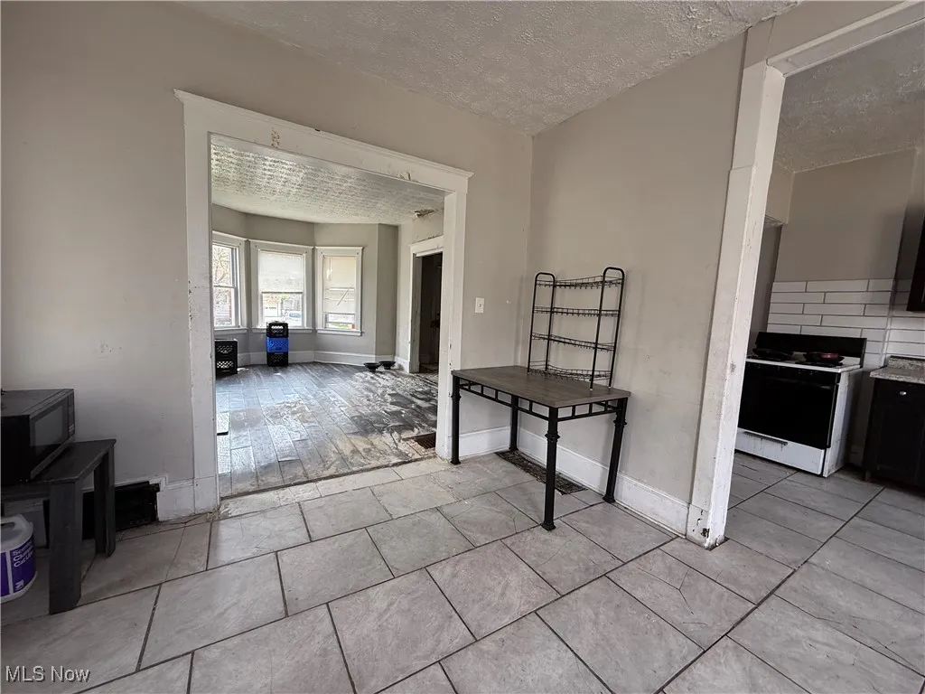 Corridor with a textured ceiling and baseboards