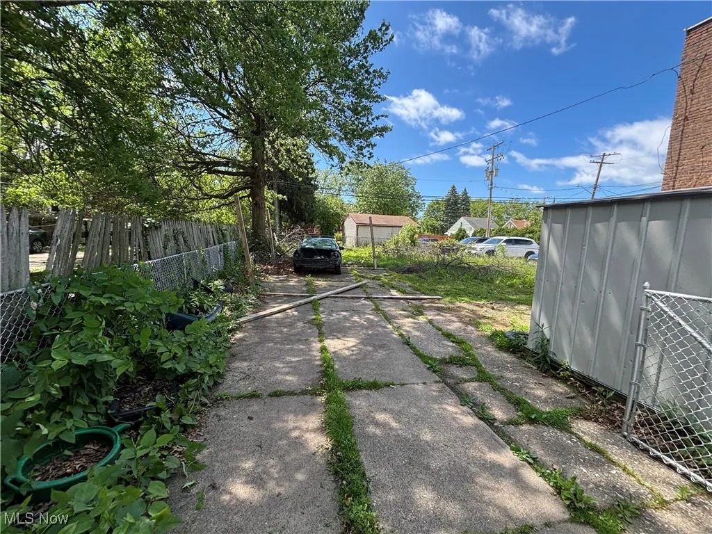 View of yard featuring driveway