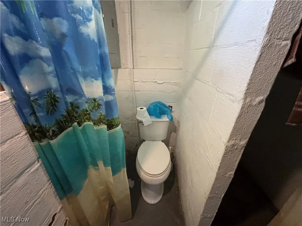 Full bath with toilet