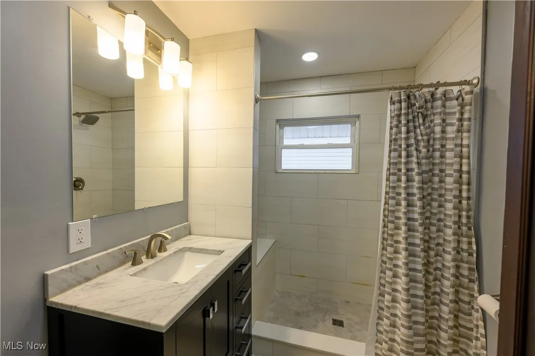 2nd floor full bath