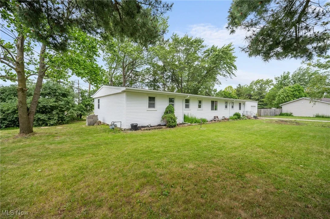 View of front of house featuring a front yard