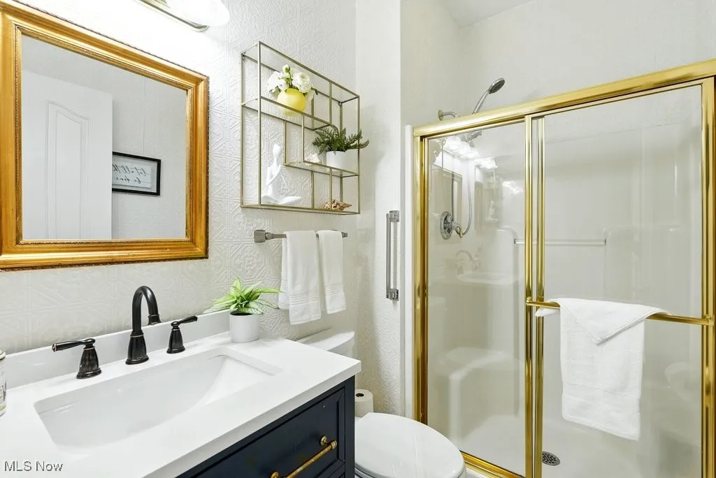 Full Bathroom on Main Floor