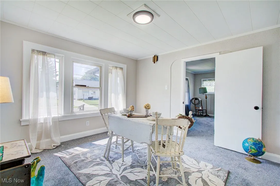 Looking in to the living room.