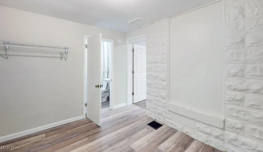 Bedroom with entrance to the bathroom and kitchen