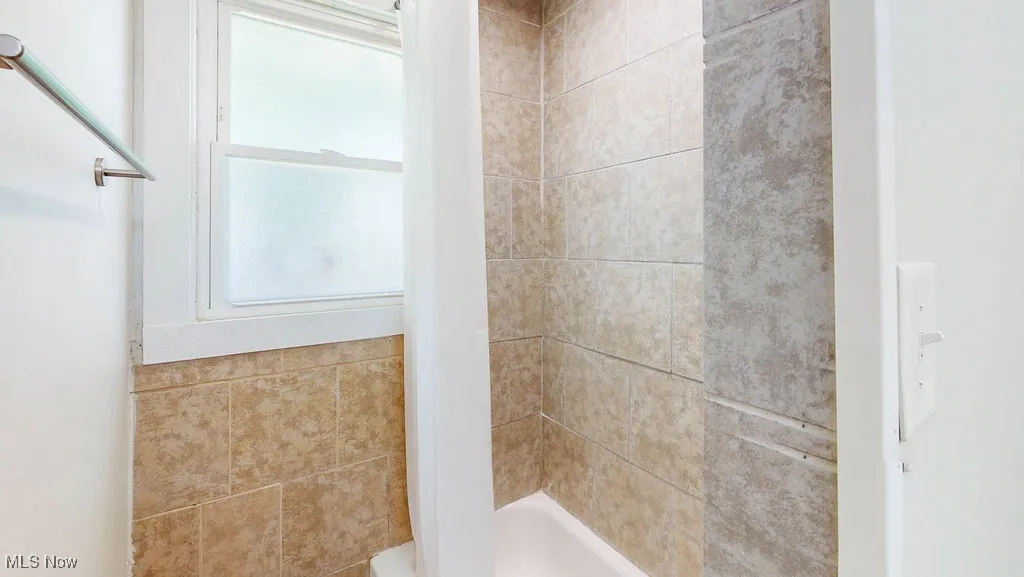 Full bathroom with shower / tub combination
