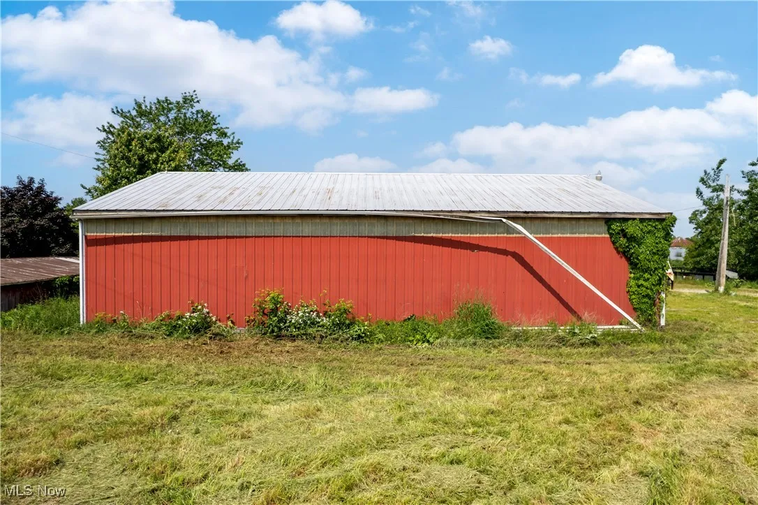 View of pole building featuring a yard