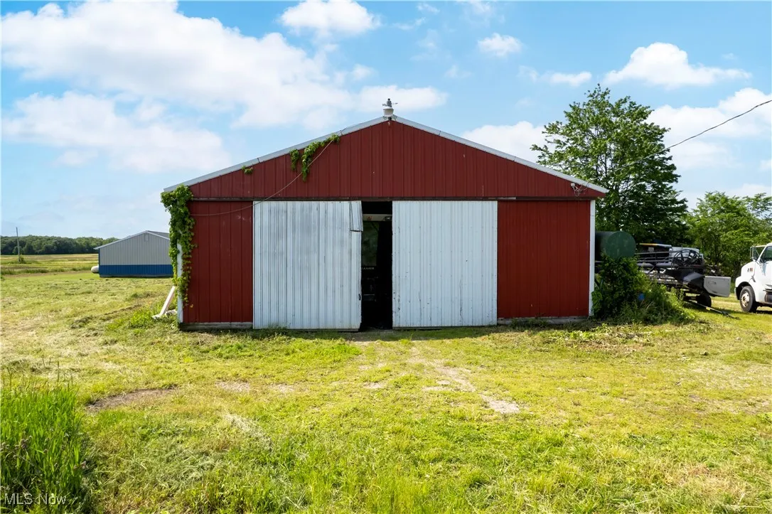 View of pole building featuring a yard