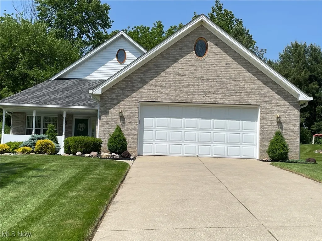 An OVERSIZED garage and  driveway  are like new and for everyone.