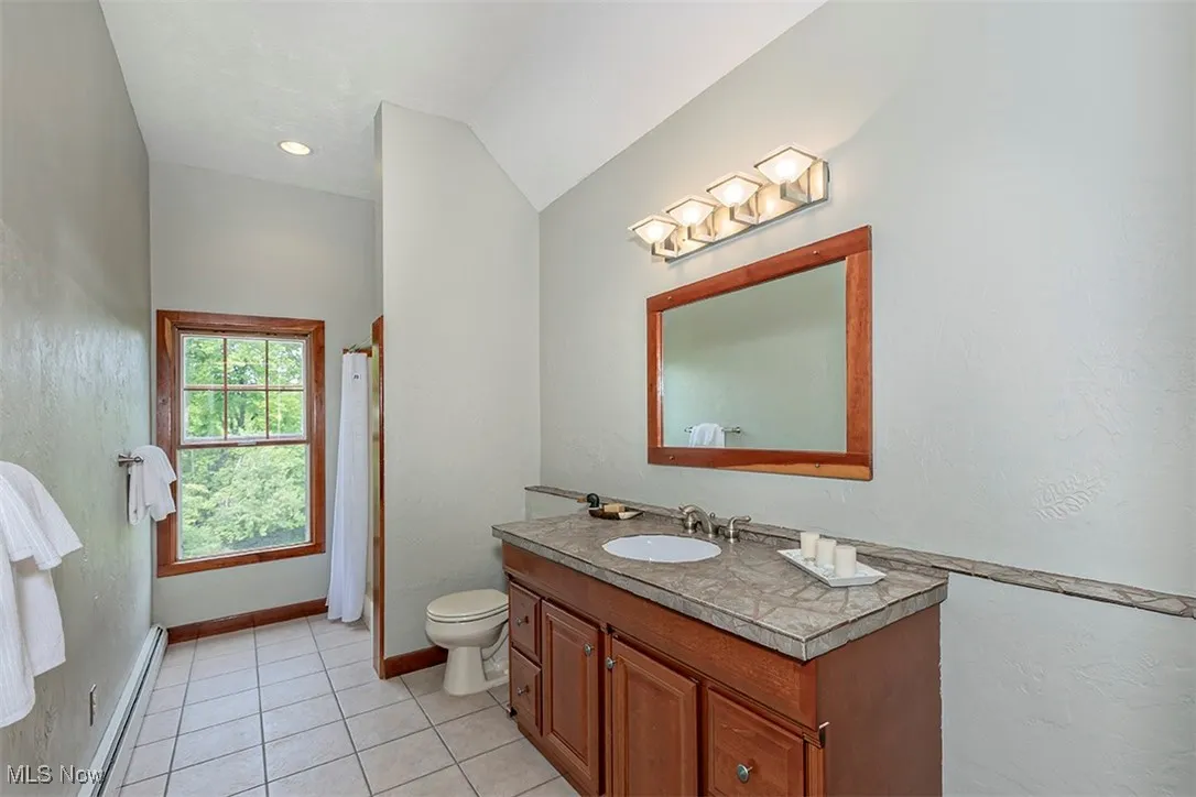 2nd floor full bath.