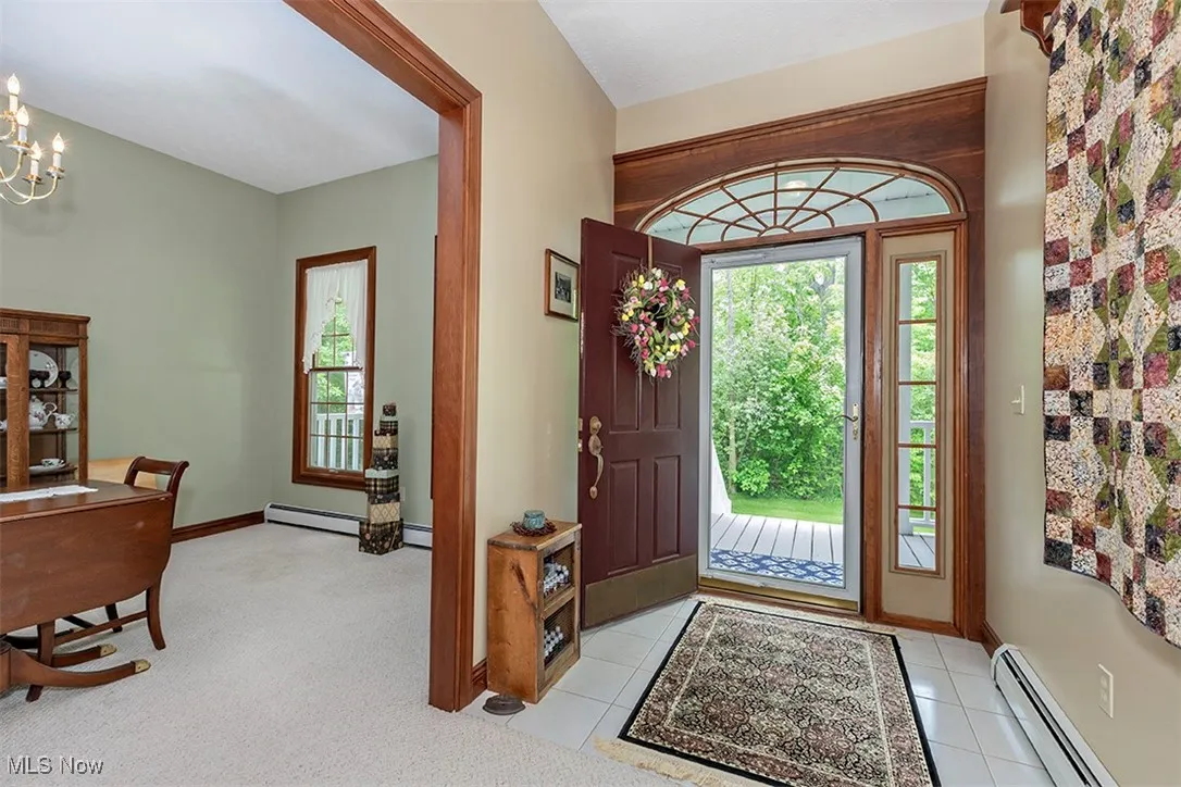 Tiled Foyer is accessed through the sidelight-flanked front door, topped with a Palladian window !