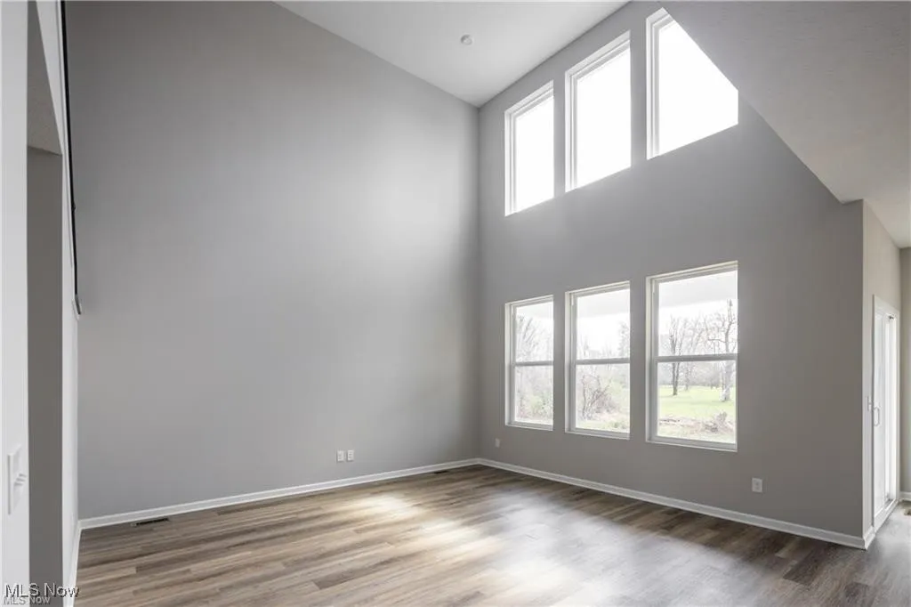 2097 Glenmont Drive, Brunswick, Ohio,MLS Now Listing ID