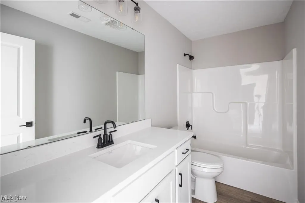 2097 Glenmont Drive, Brunswick, Ohio,MLS Now Listing ID