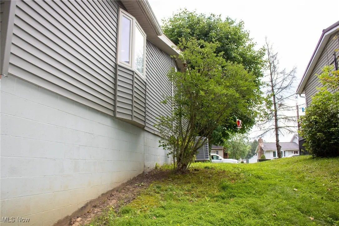 View of side of home