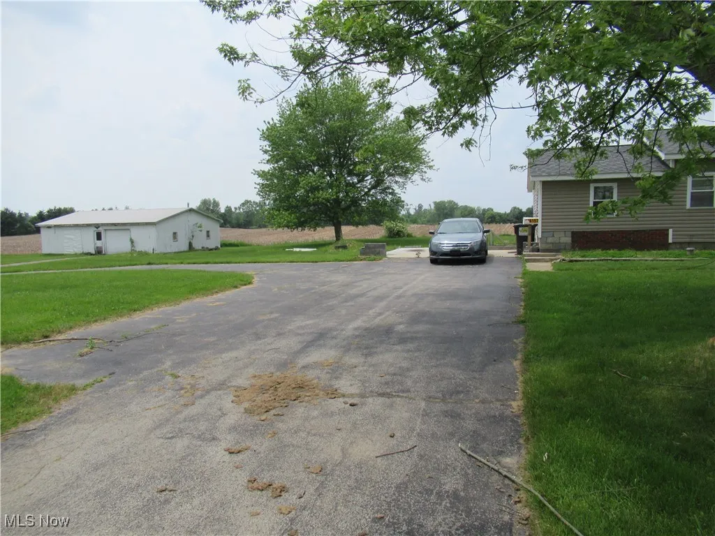 Driveway direct to the home