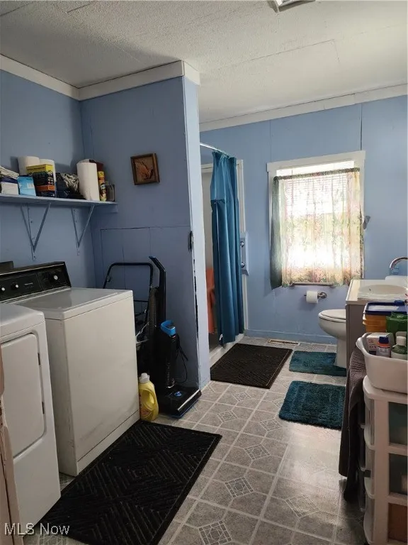 Full bath with Laundry area