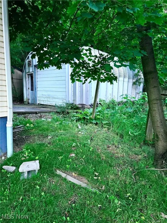 View of yard with an outbuilding