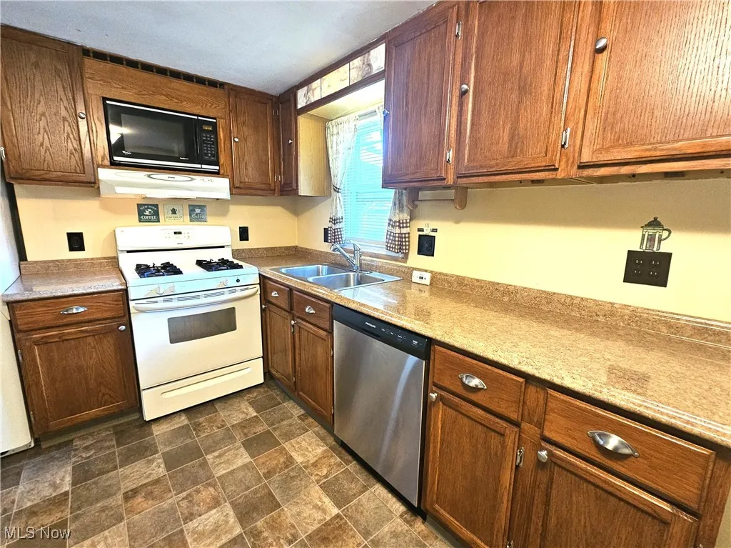 624 Shaker Drive, Medina, Ohio,MLS Now Listing ID