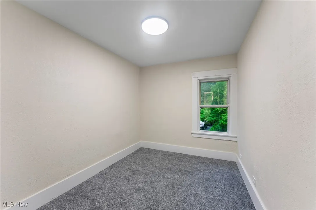Bedroom with carpet
