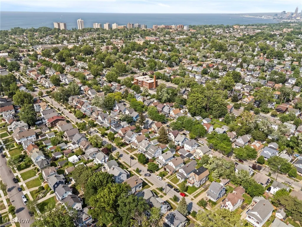 Aerial overview of property's location featuring a nearby body of water
