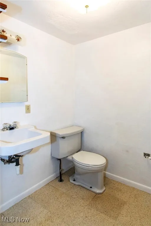 Half bath 2nd floor