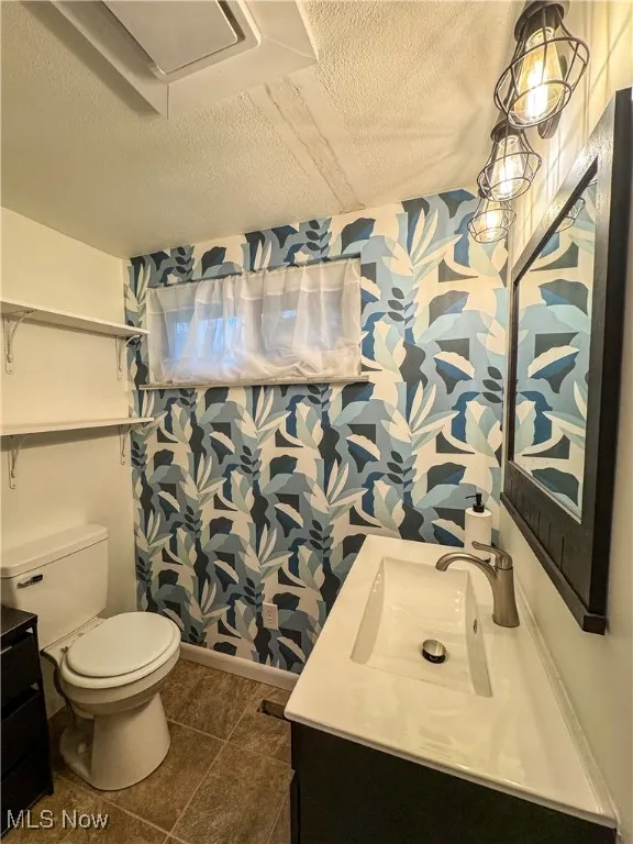 Main bath, view 3.