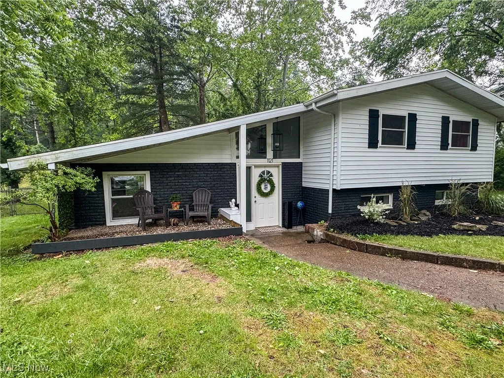 This mid-century modern has been given new life.