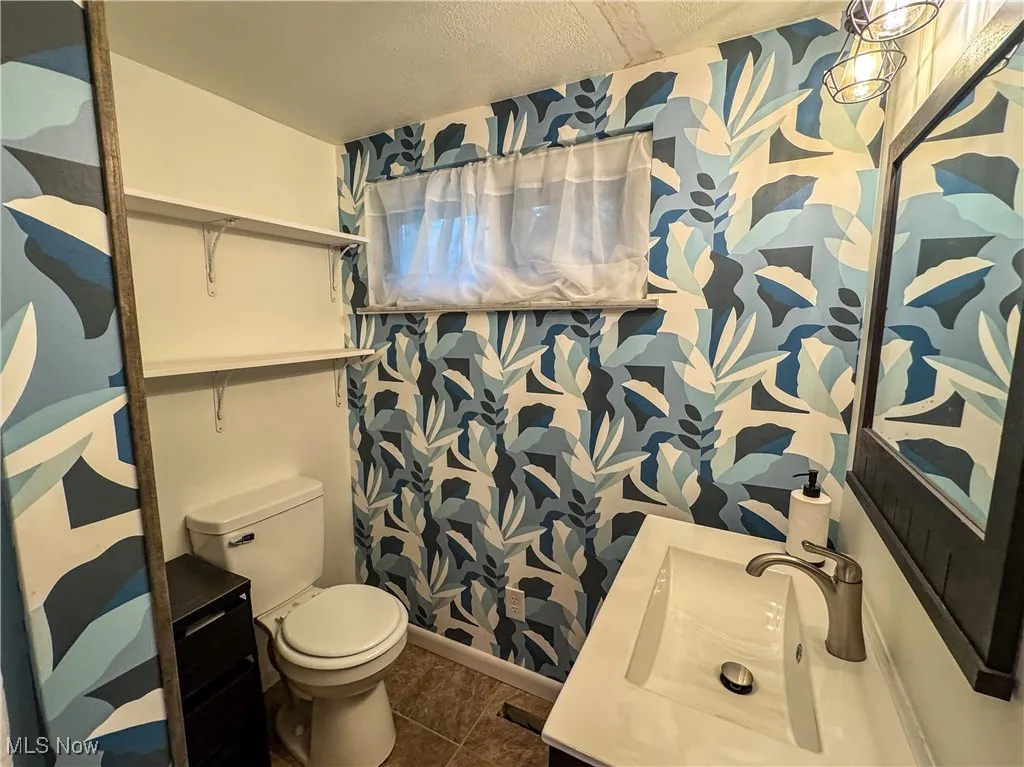 Main bath, view 2.