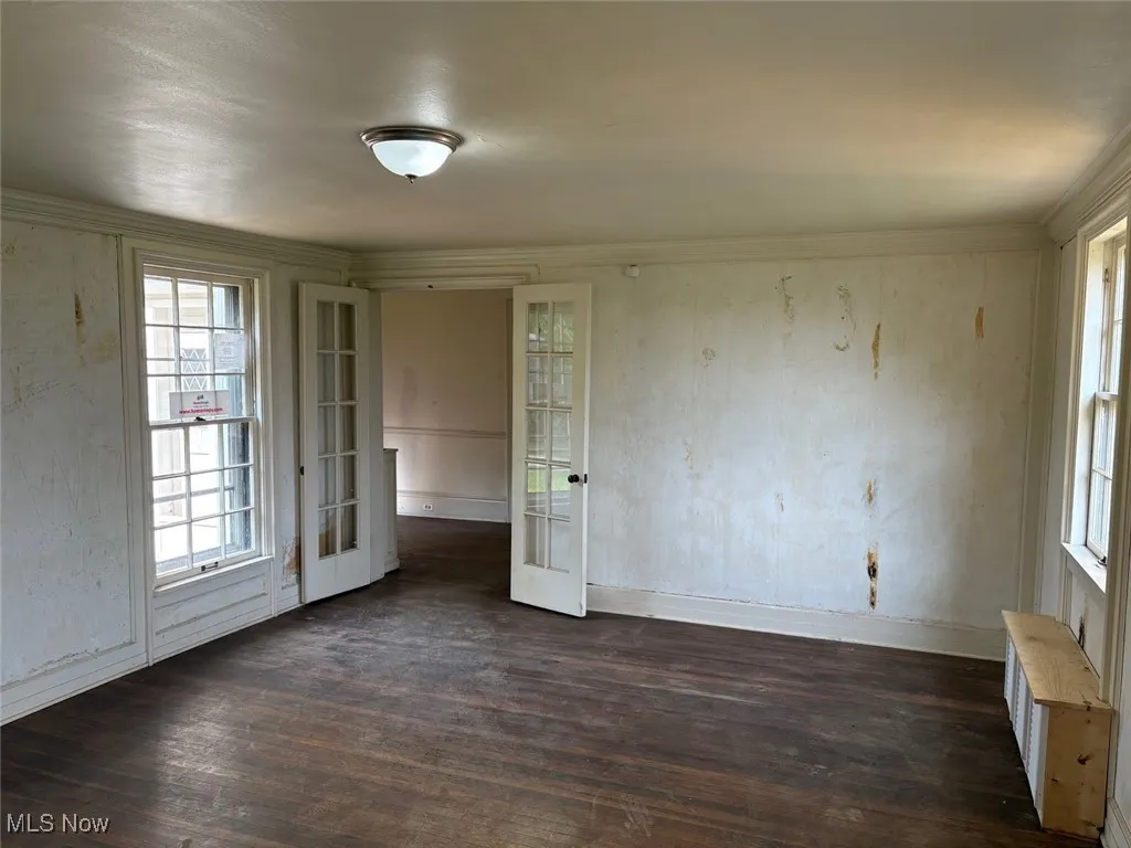 Dining room with French doors from the foyer