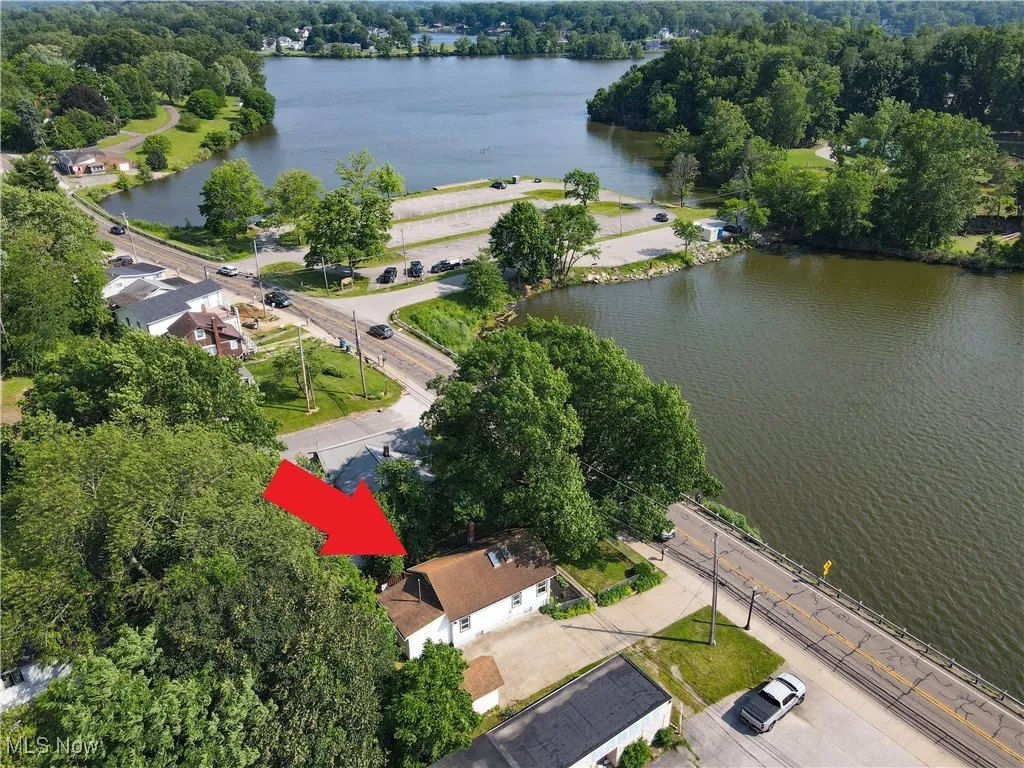 View of property location featuring a large body of water