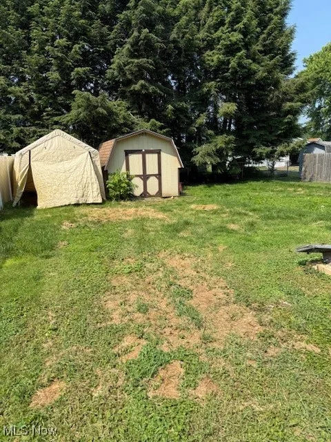 View of yard with a shed