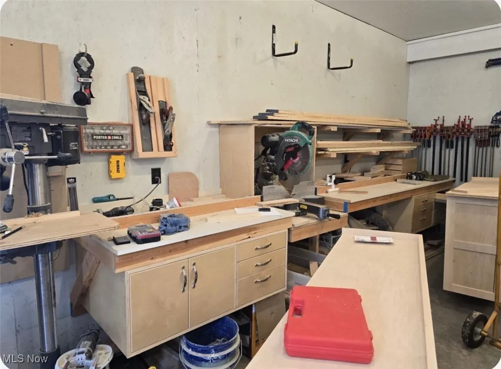 Miscellaneous room with a workshop area