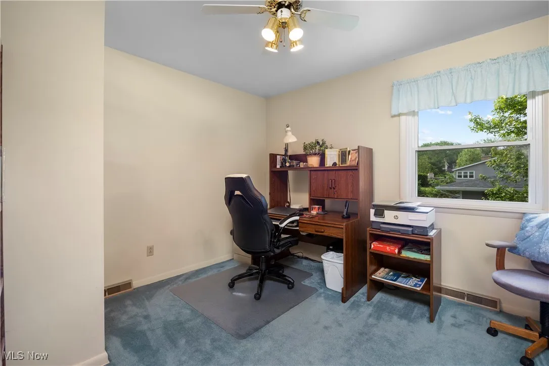 Bed 1 /office