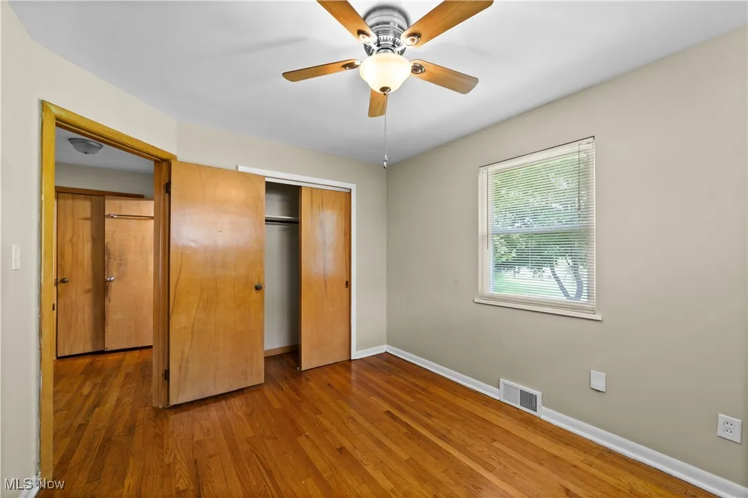 Bedroom with Hardwood floors