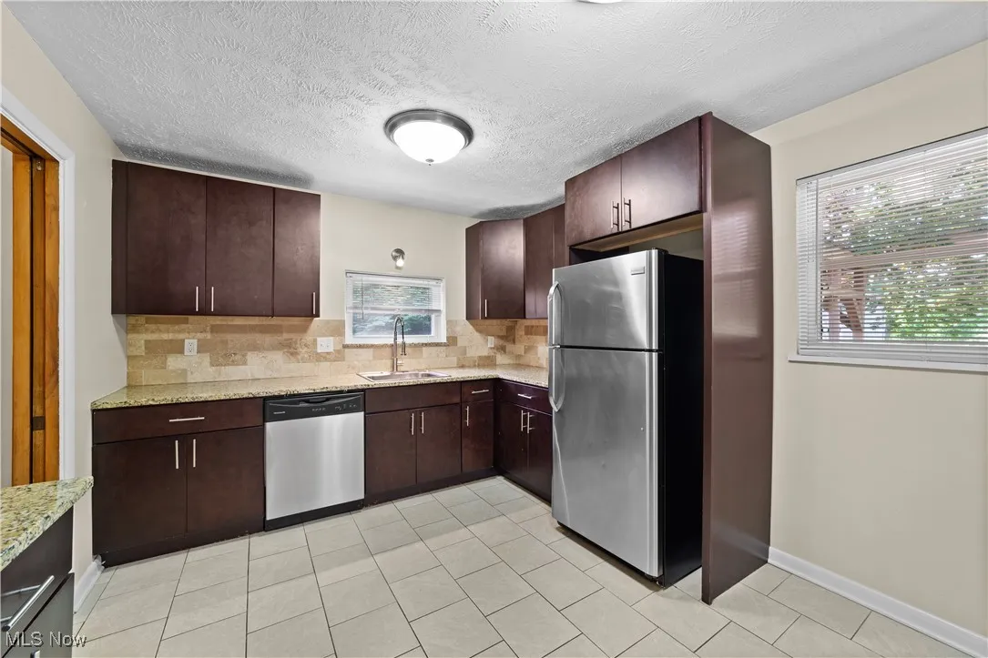 Updated Kitchen with stainelss appliances