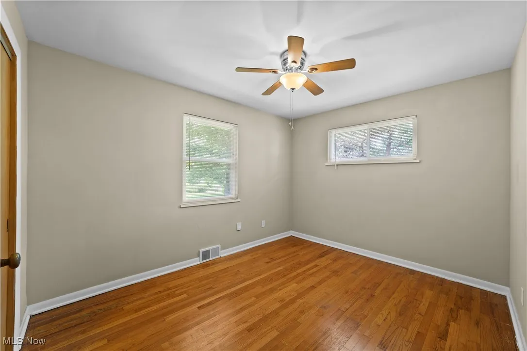 Bedroom with Hardwood floors
