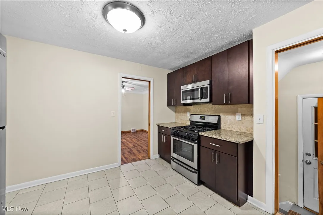 Updated Kitchen with stainelss appliances