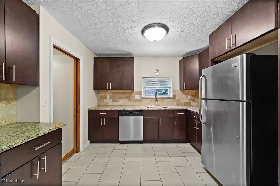 Updated Kitchen with stainelss appliances