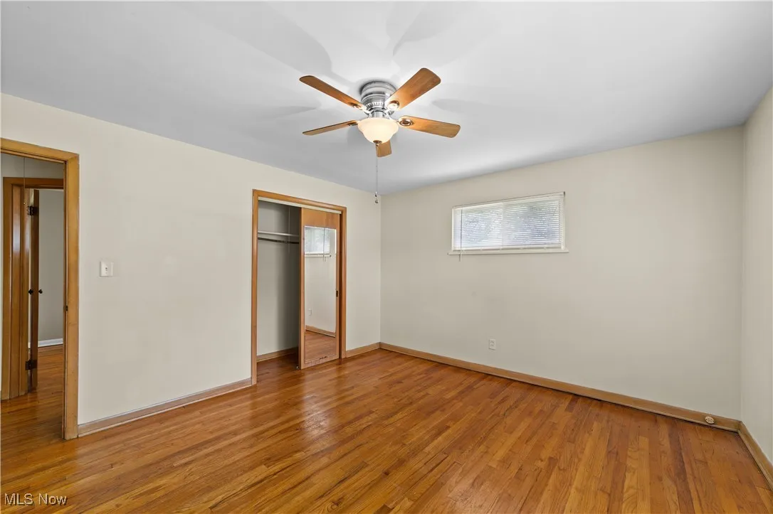 Bedroom with Hardwood floors