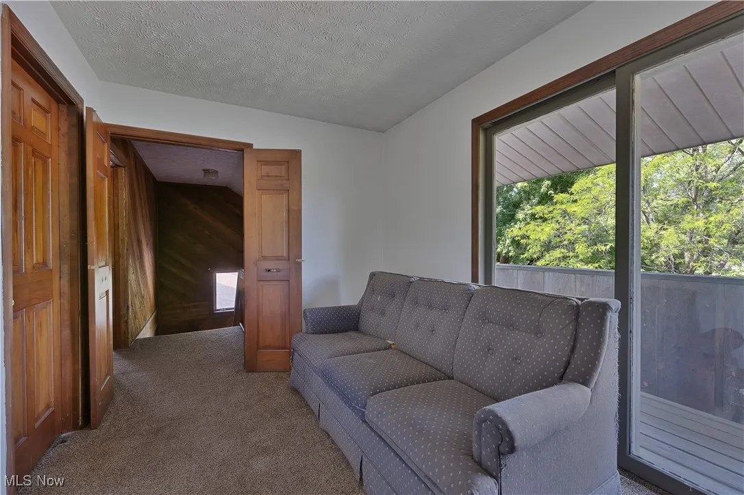 2nd floor landing with access to balcony
