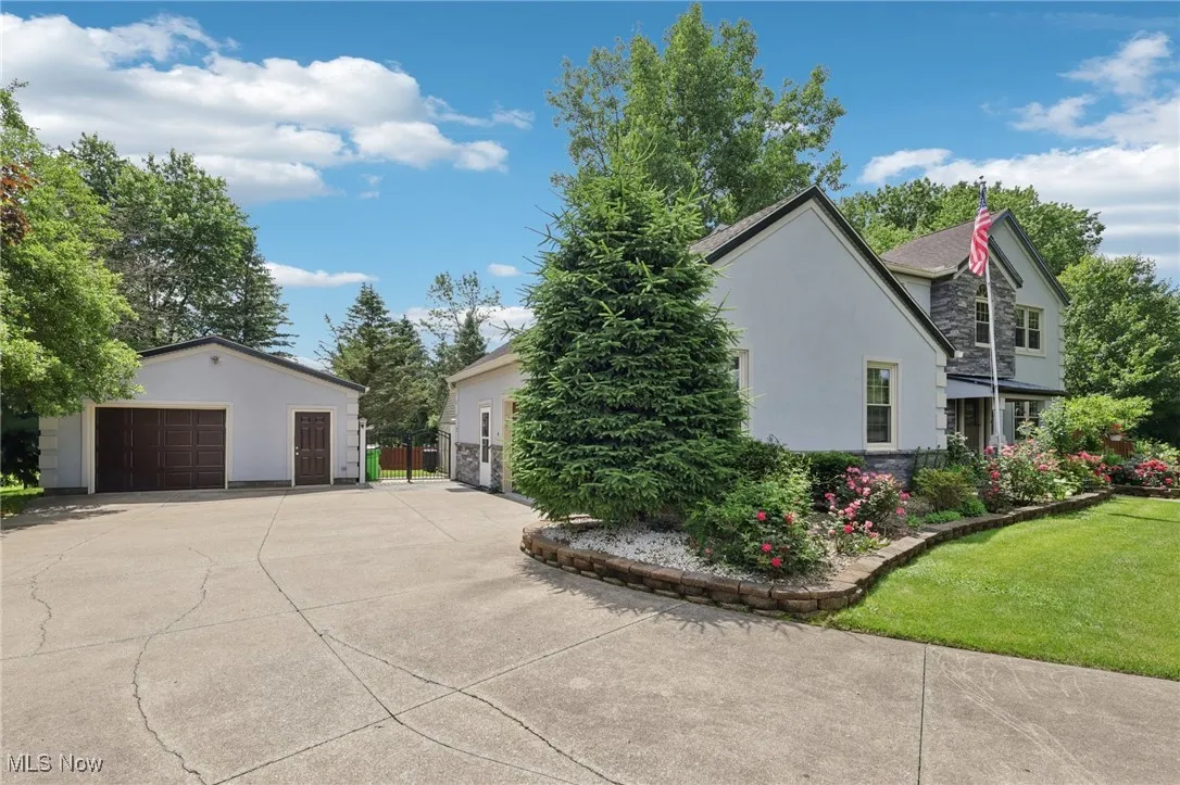 Large driveway for extra parking