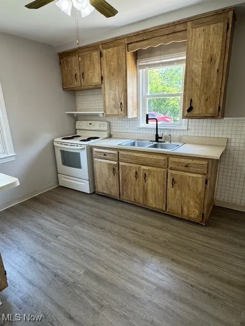 Kitcehn with vinyl flooring