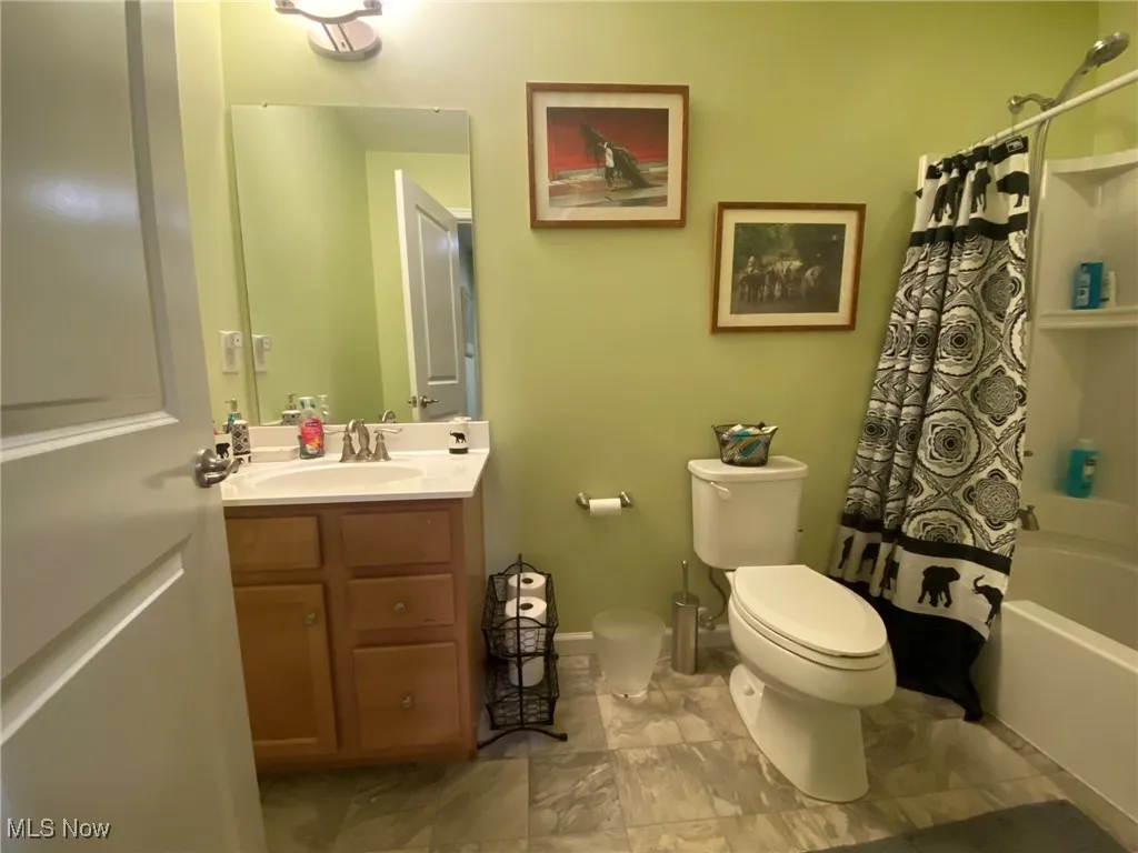 The second-floor bathroom features a convenient combined tub and shower, offering both functionality and comfort. Whether you’re looking to unwind in a bath or enjoy a quick shower, this space provides the perfect balance of practicality and relaxation.